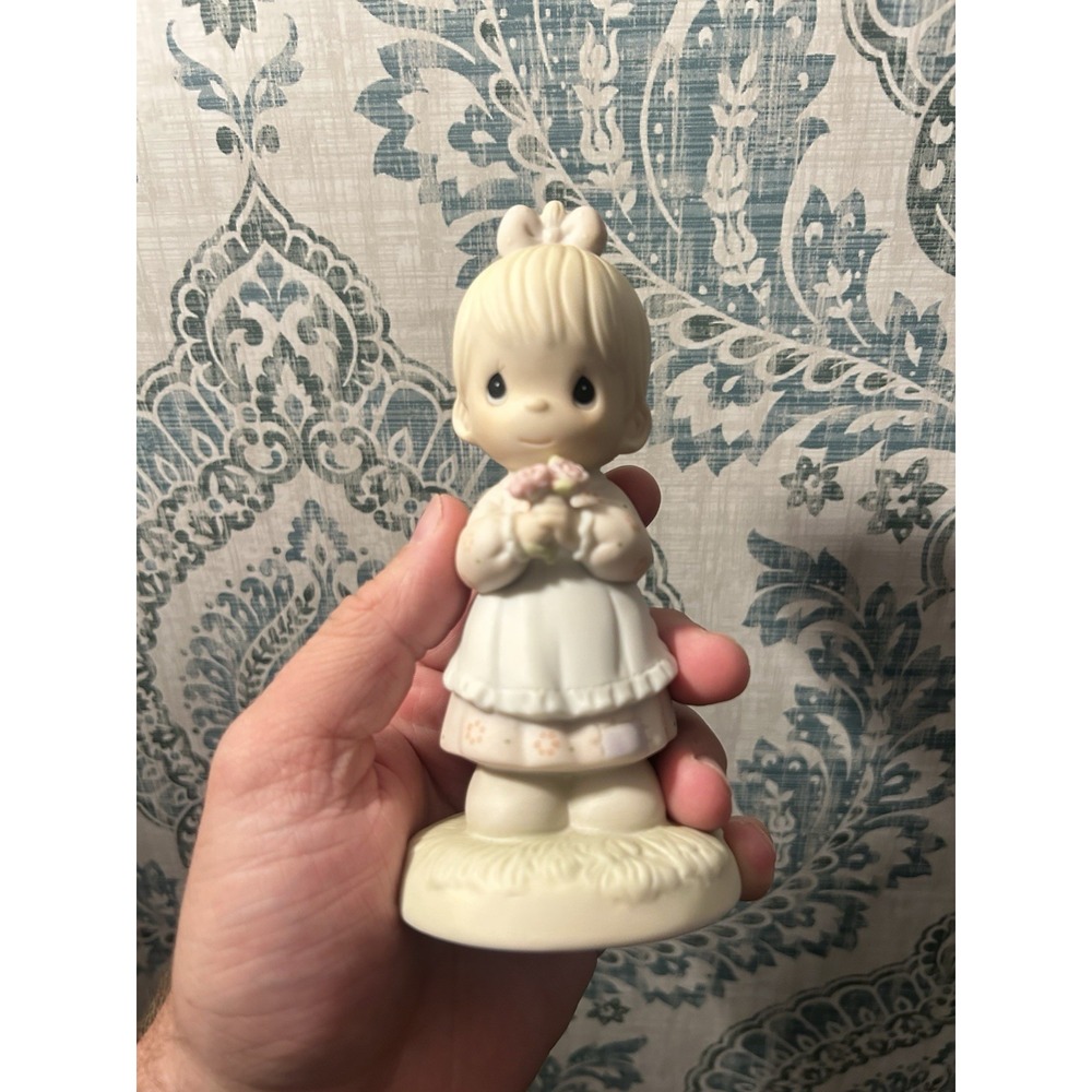 Vintage Precious Moments "Mommy I Love You" 112143 Enesco 1987 Girl with Flowers